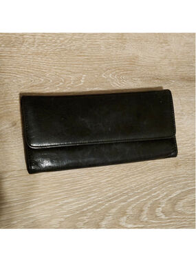 HOBO Jill Trifold Black Leather Magnetic Closure Wallet